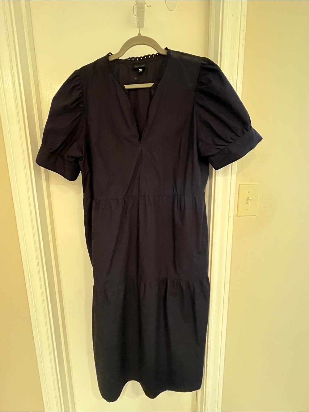 Who What Wear Navy Puff-Sleeve V-Neck Midi Dress